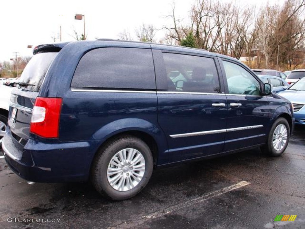 2012 Chrysler town and country touring limited