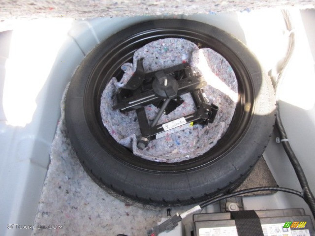 2010 Cobalt LT Sedan - Summit White / Ebony photo #22