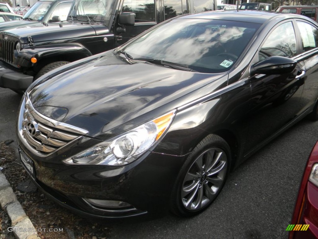 2011 Sonata SE - Midnight Black / Black photo #1