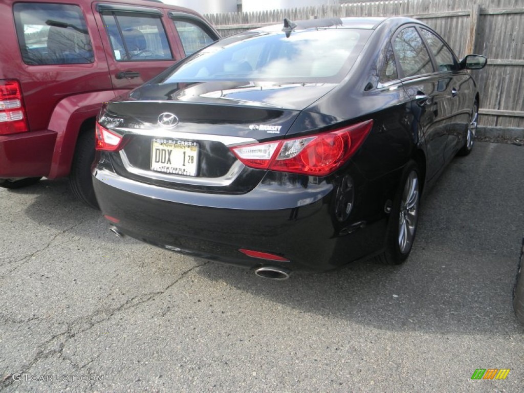 2011 Sonata SE - Midnight Black / Black photo #3