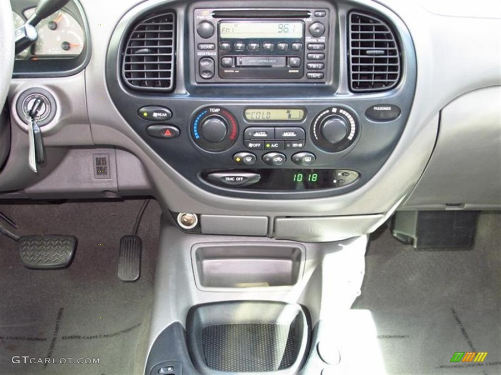 2002 Toyota Sequoia SR5 Controls Photo #62134601