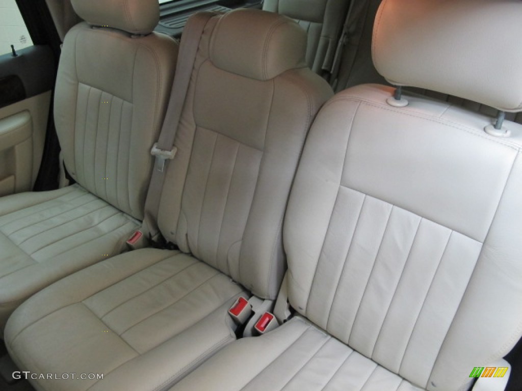2004 Navigator Luxury 4x4 - Merlot Red Metallic / Light Parchment photo #19