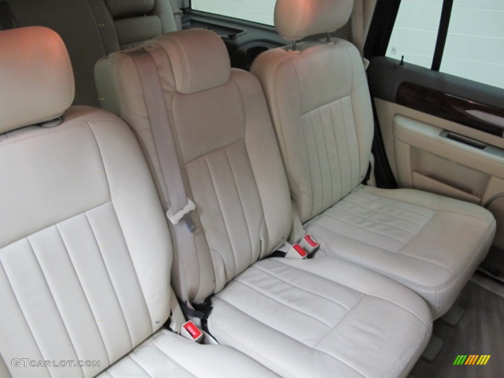 2004 Navigator Luxury 4x4 - Merlot Red Metallic / Light Parchment photo #23