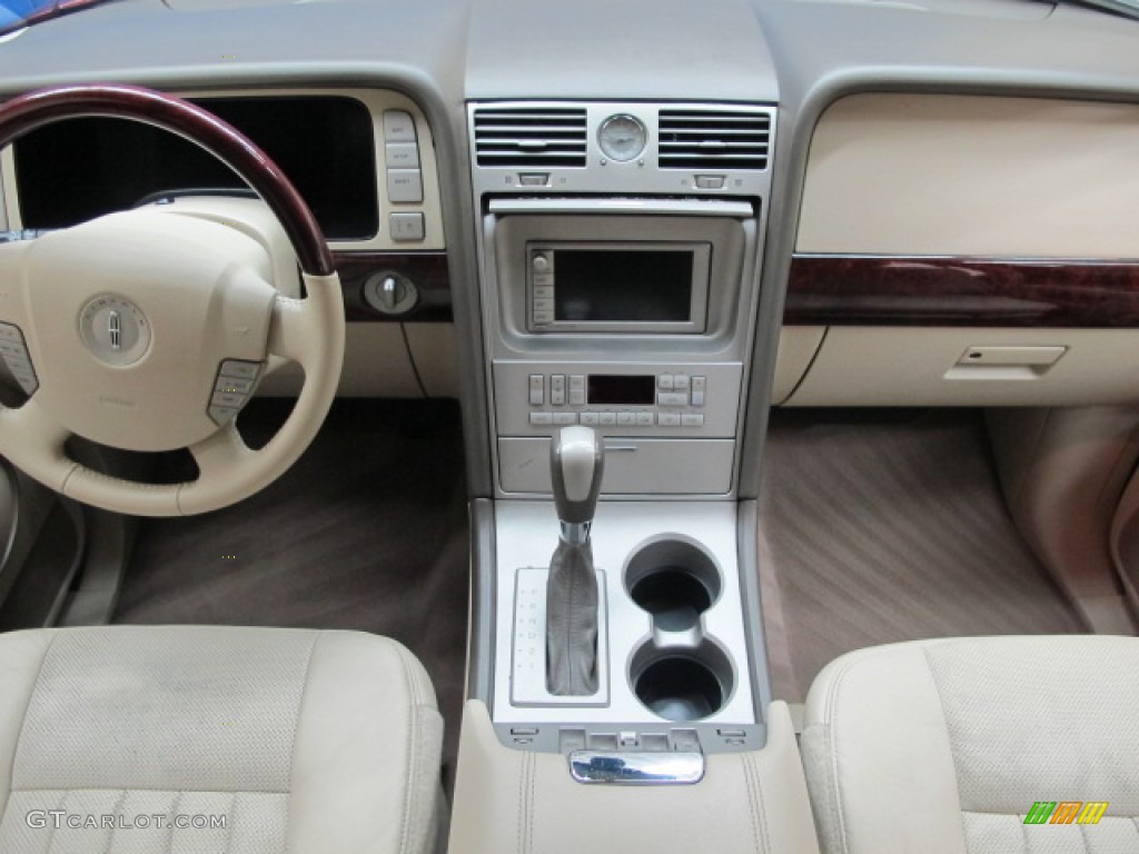 2004 Navigator Luxury 4x4 - Merlot Red Metallic / Light Parchment photo #27