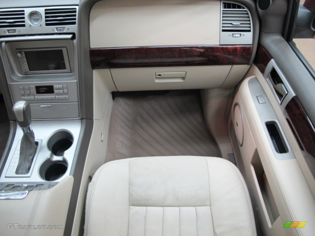 2004 Navigator Luxury 4x4 - Merlot Red Metallic / Light Parchment photo #28