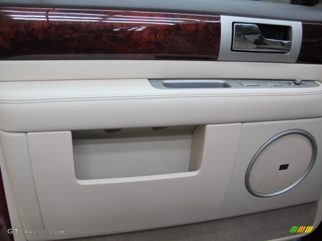 2004 Navigator Luxury 4x4 - Merlot Red Metallic / Light Parchment photo #46