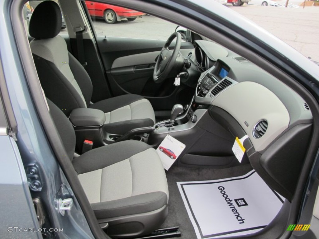 2012 Cruze LS - Blue Granite Metallic / Jet Black/Medium Titanium photo #13