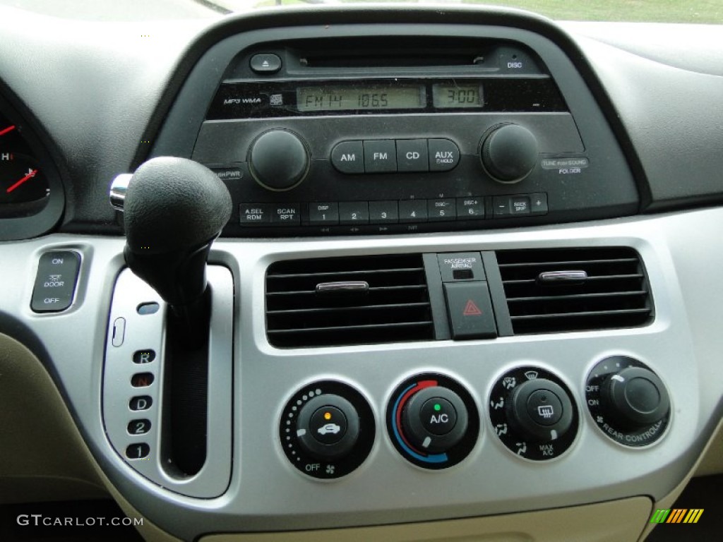 2010 Honda Odyssey LX Controls Photo #62143892