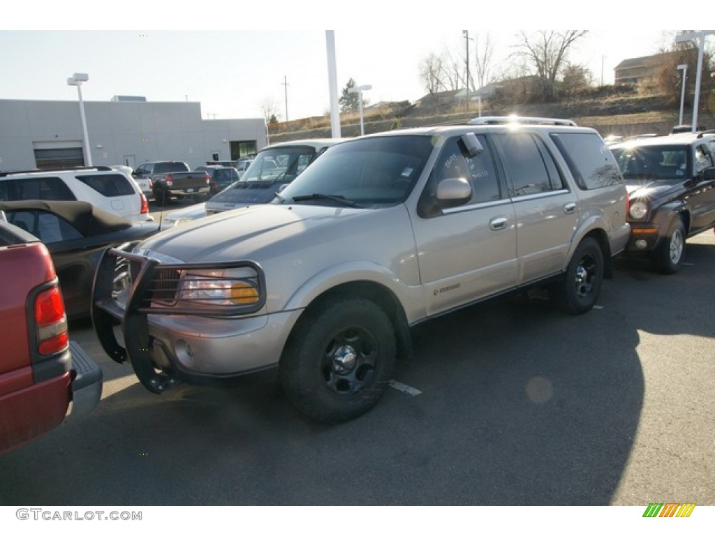 2000 Navigator 4x4 - Light Parchment Gold Metallic / Medium Parchment photo #4