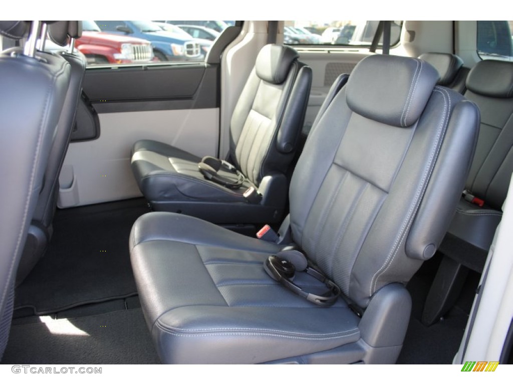 2010 Chrysler Town & Country Touring Rear Seat Photo #62145158