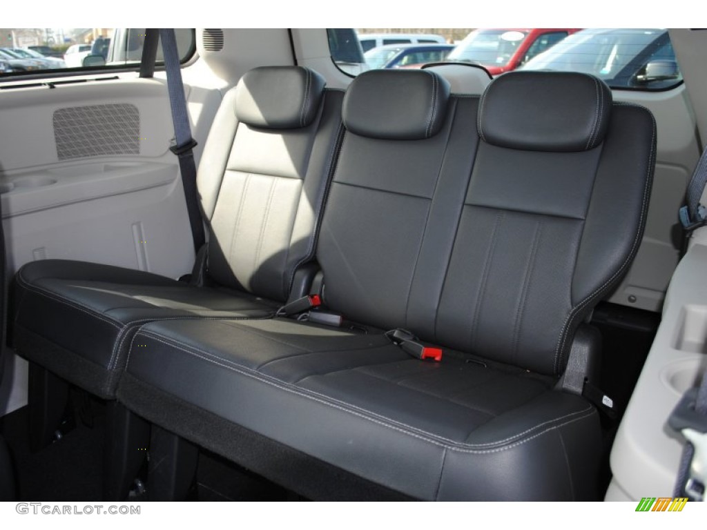 2010 Chrysler Town & Country Touring Rear Seat Photo #62145166