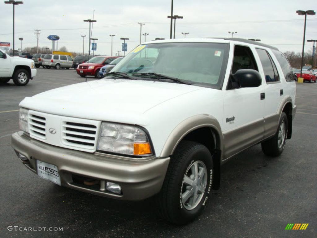 2000 Bravada AWD - Arctic White / Pewter photo #2