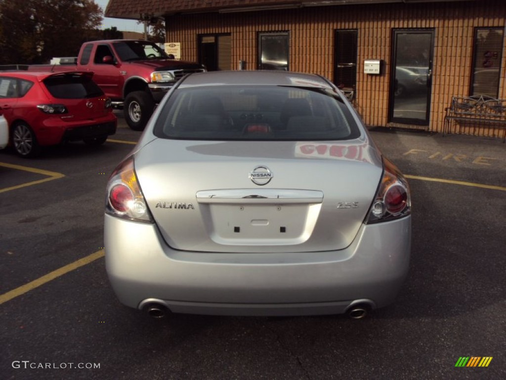 2008 Altima 2.5 S - Radiant Silver Metallic / Charcoal photo #4