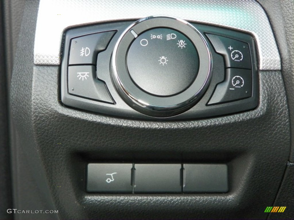 2013 Ford Explorer XLT 4WD Controls Photo #62155593