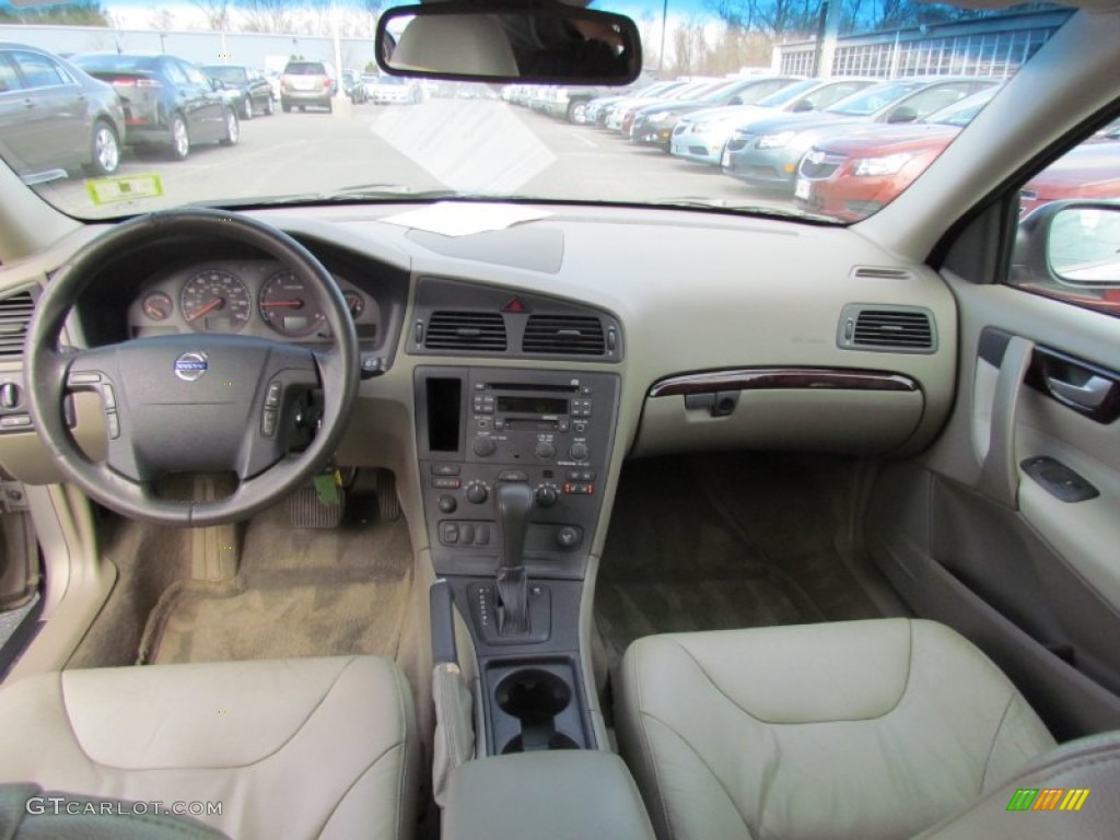 Taupe Interior 2003 Volvo V70 2.4 Photo #62157372