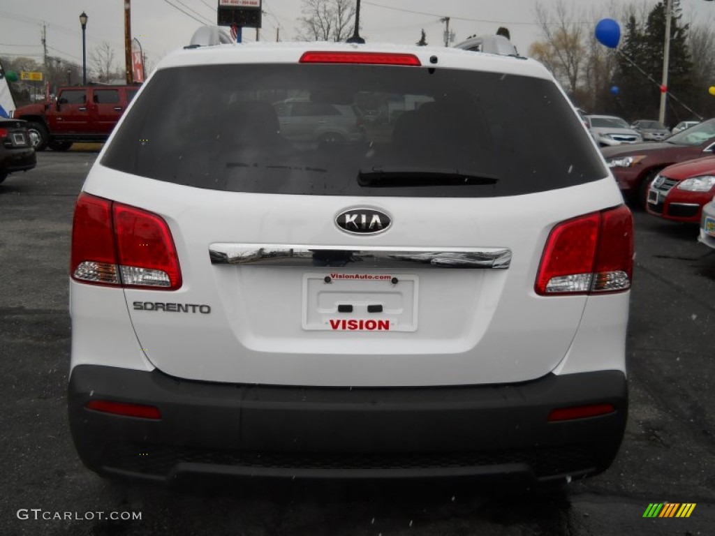 2011 Sorento LX V6 - Snow White Pearl / Gray photo #16