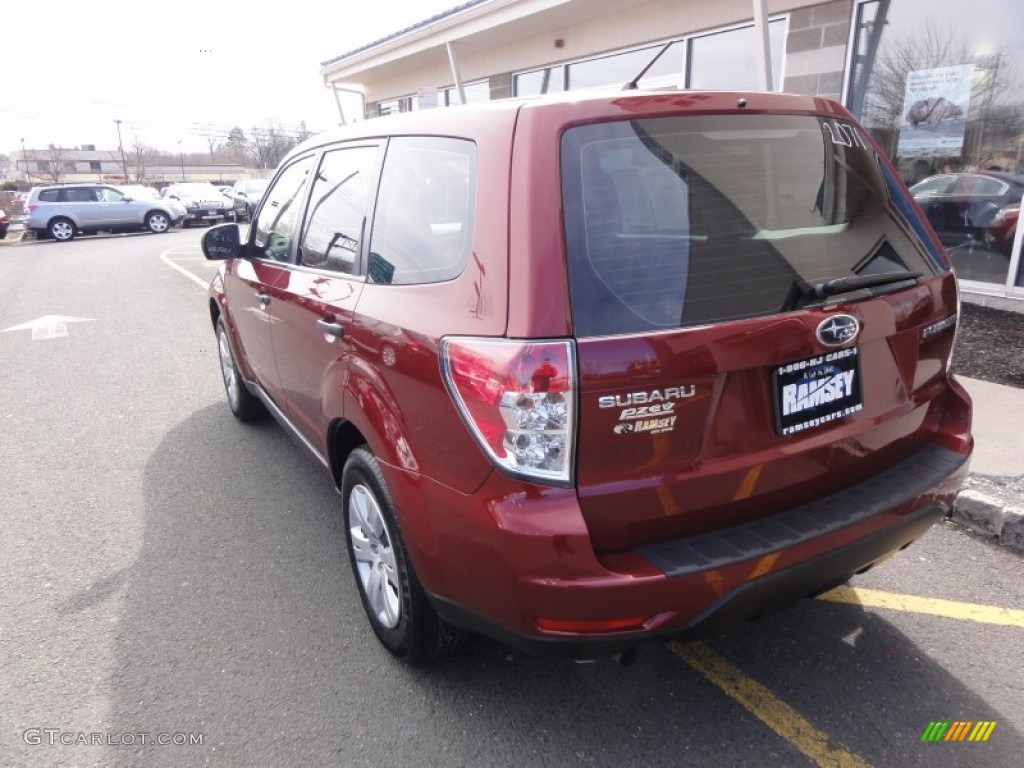 2009 Forester 2.5 X - Camellia Red Pearl / Platinum photo #6