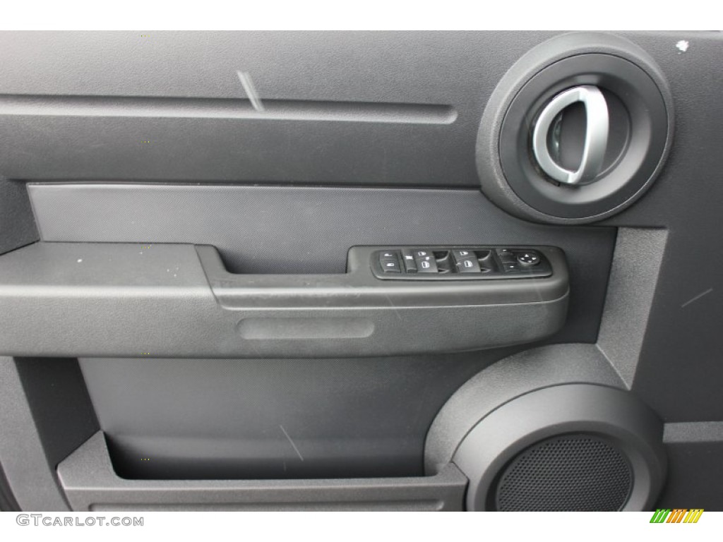 2008 Nitro SXT 4x4 - Brilliant Black Crystal Pearl / Dark Slate Gray/Light Slate Gray photo #7