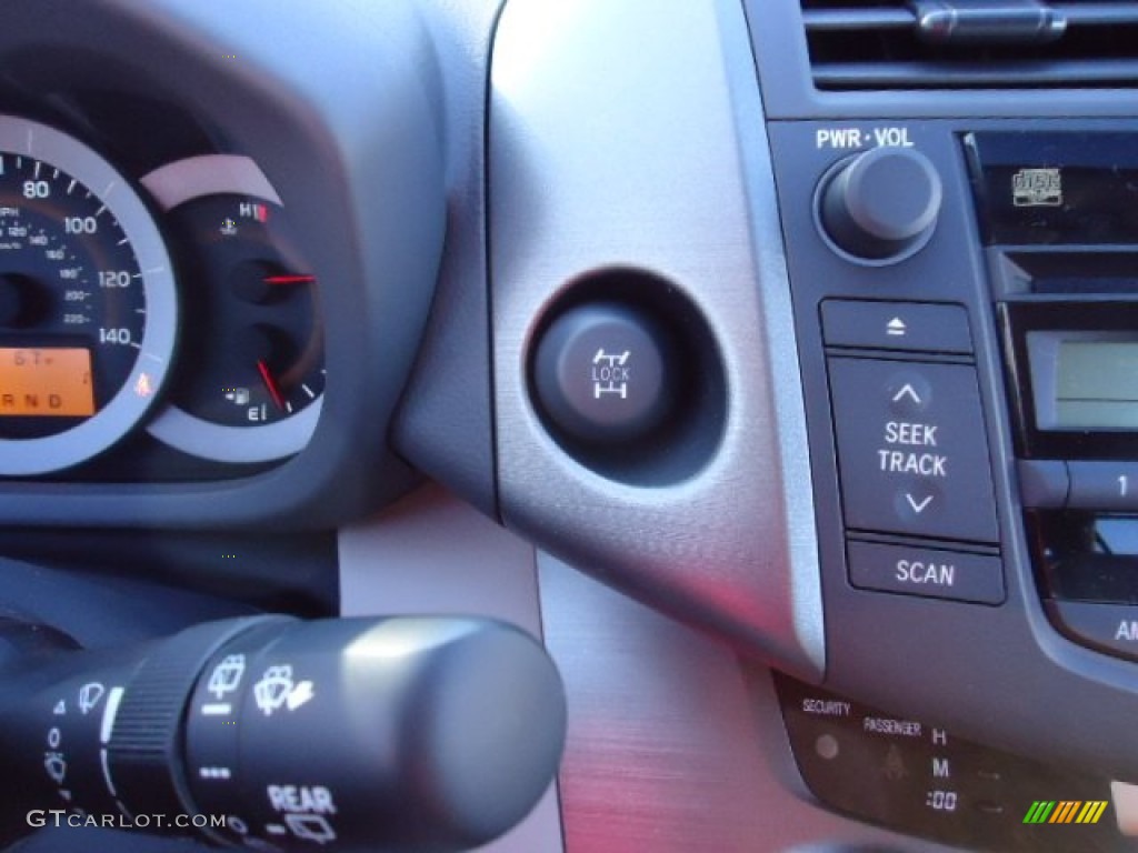 2011 Toyota RAV4 V6 4WD Controls Photos