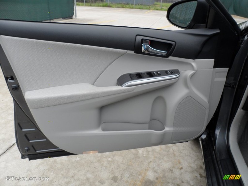 2012 Toyota Camry Hybrid XLE Door Panel Photos