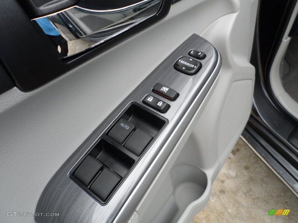 2012 Toyota Camry Hybrid XLE Controls Photo #62198305