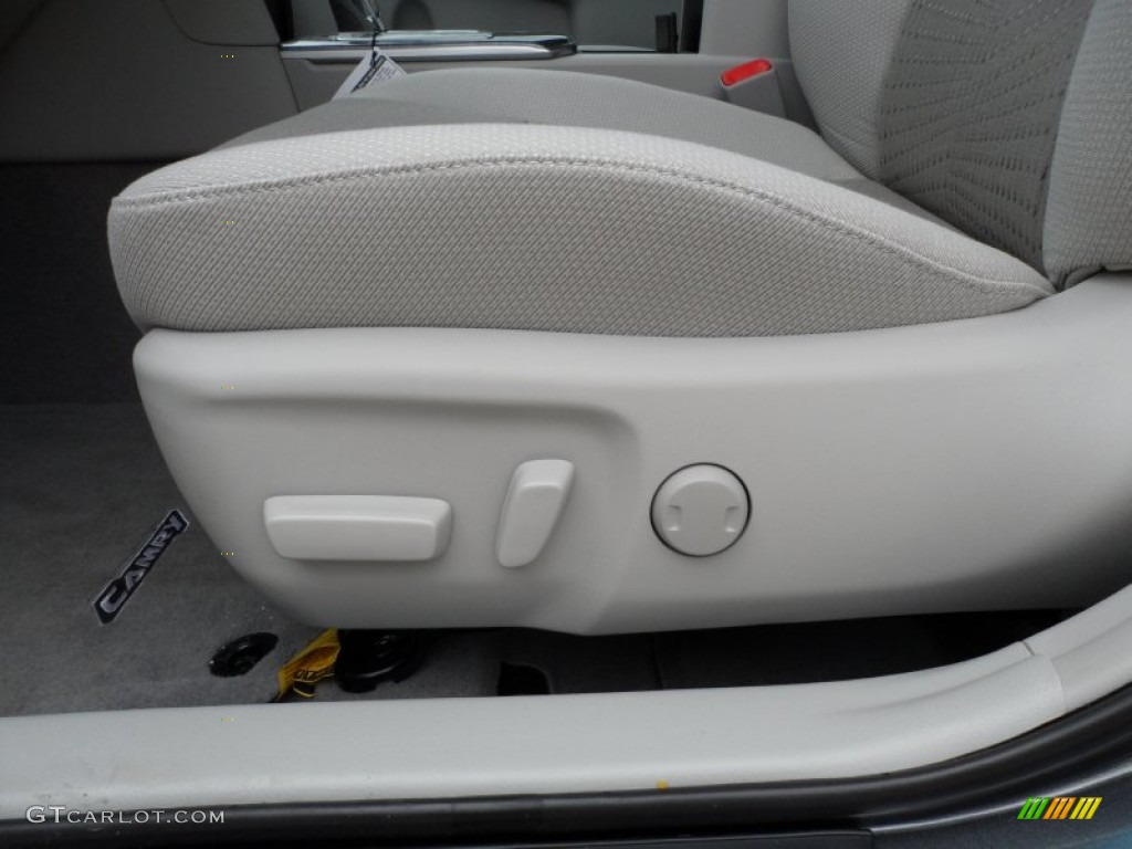 2012 Toyota Camry Hybrid XLE Front Seat Photo #62198321
