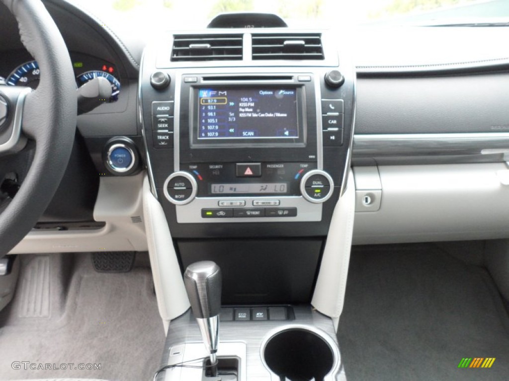 2012 Toyota Camry Hybrid XLE Controls Photo #62198338