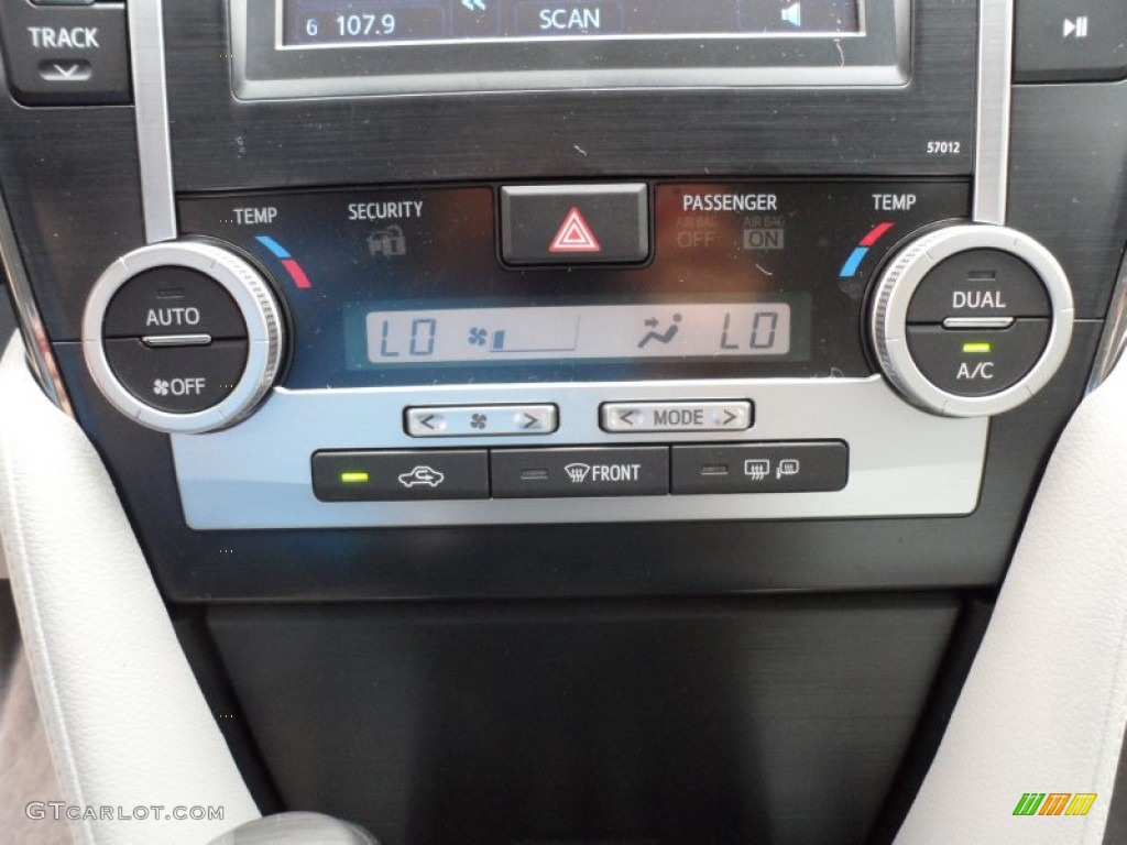 2012 Toyota Camry Hybrid XLE Controls Photo #62198369