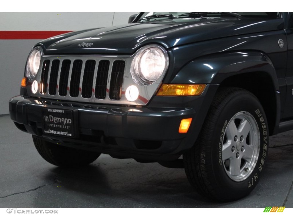 2005 Liberty Limited 4x4 - Deep Beryl Green Pearl / Khaki photo #18