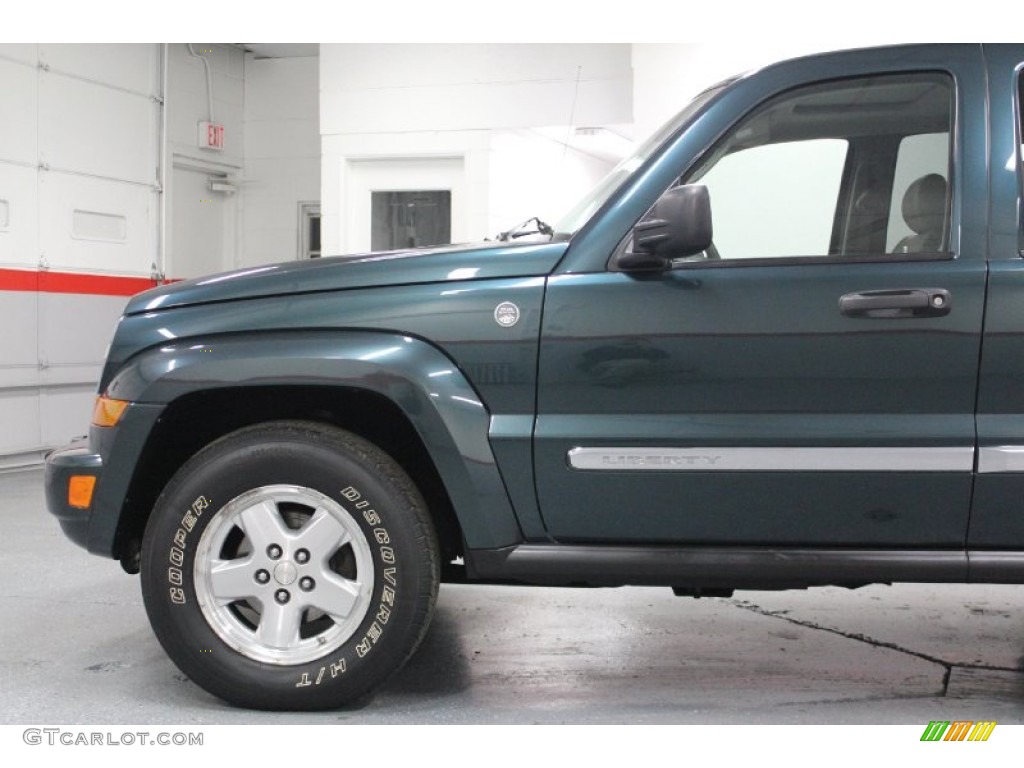 2005 Liberty Limited 4x4 - Deep Beryl Green Pearl / Khaki photo #19