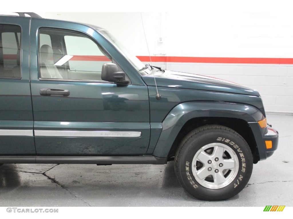 2005 Liberty Limited 4x4 - Deep Beryl Green Pearl / Khaki photo #23