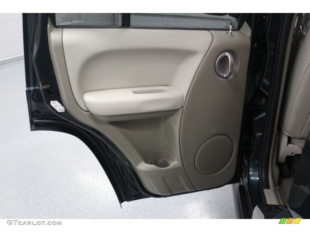 2005 Liberty Limited 4x4 - Deep Beryl Green Pearl / Khaki photo #52