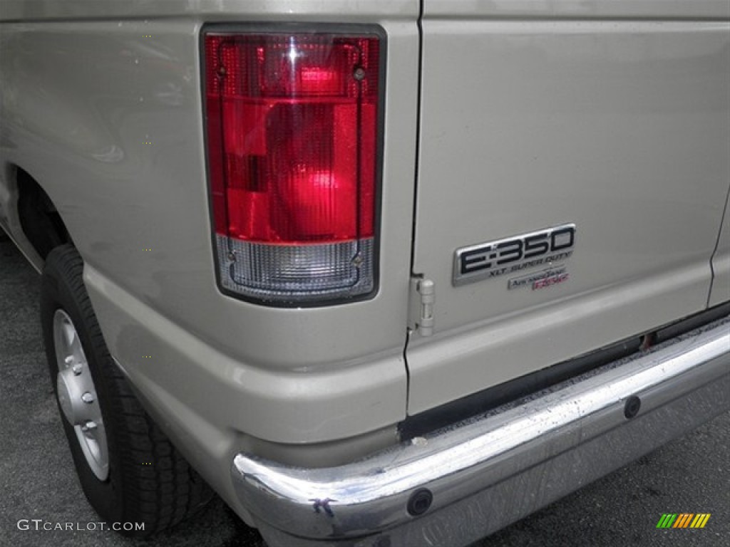 2008 Ford E Series Van E350 Super Duty XLT Passenger Marks and Logos Photos