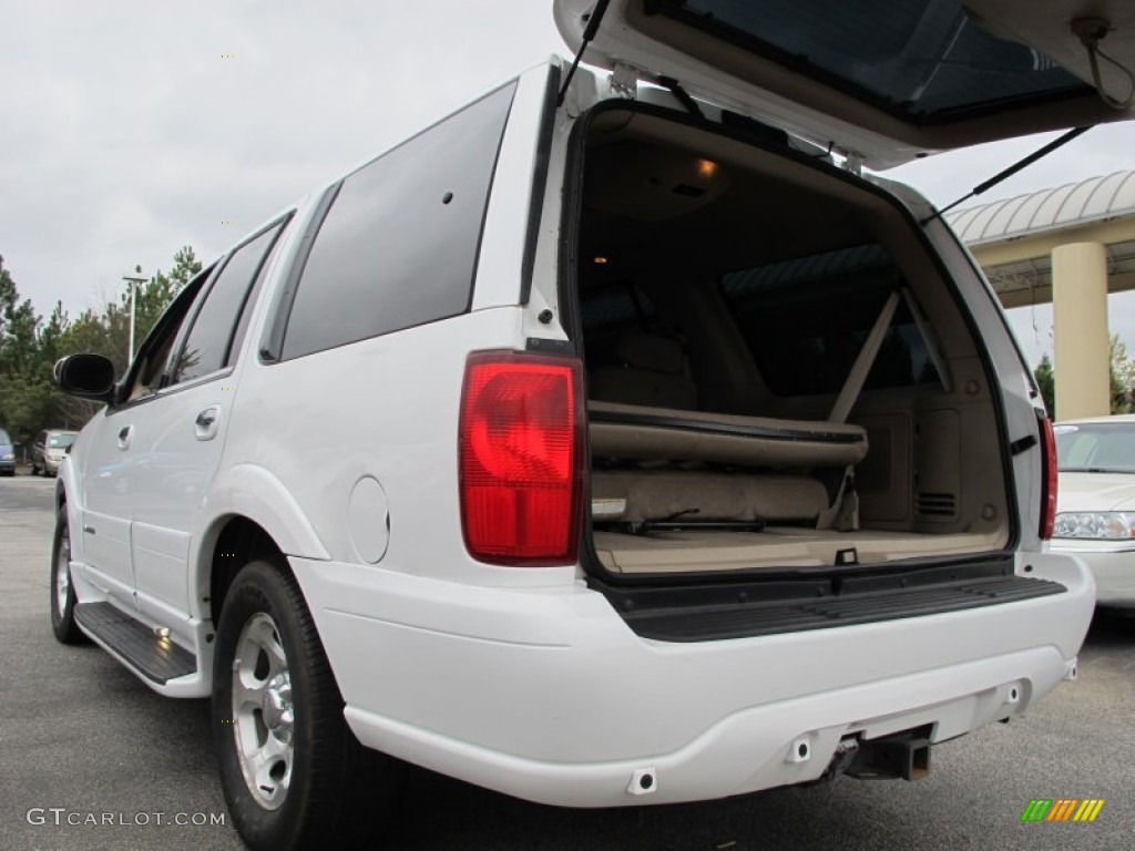 2001 Navigator  - Oxford White / Medium Parchment photo #10