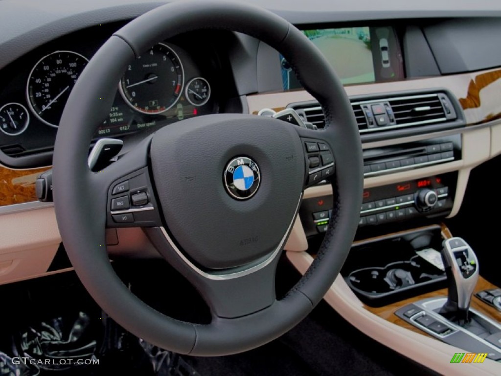 2012 BMW 5 Series 550i Sedan Oyster/Black Steering Wheel Photo #62217661
