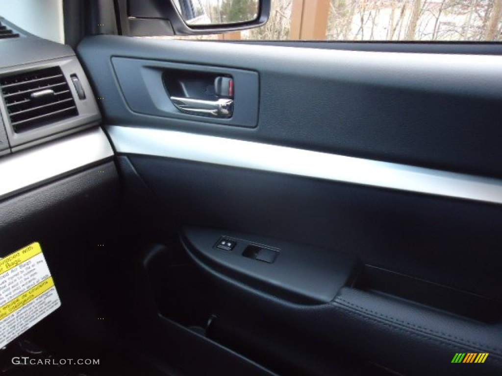 2012 Legacy 2.5i Premium - Ice Silver Metallic / Off Black photo #34