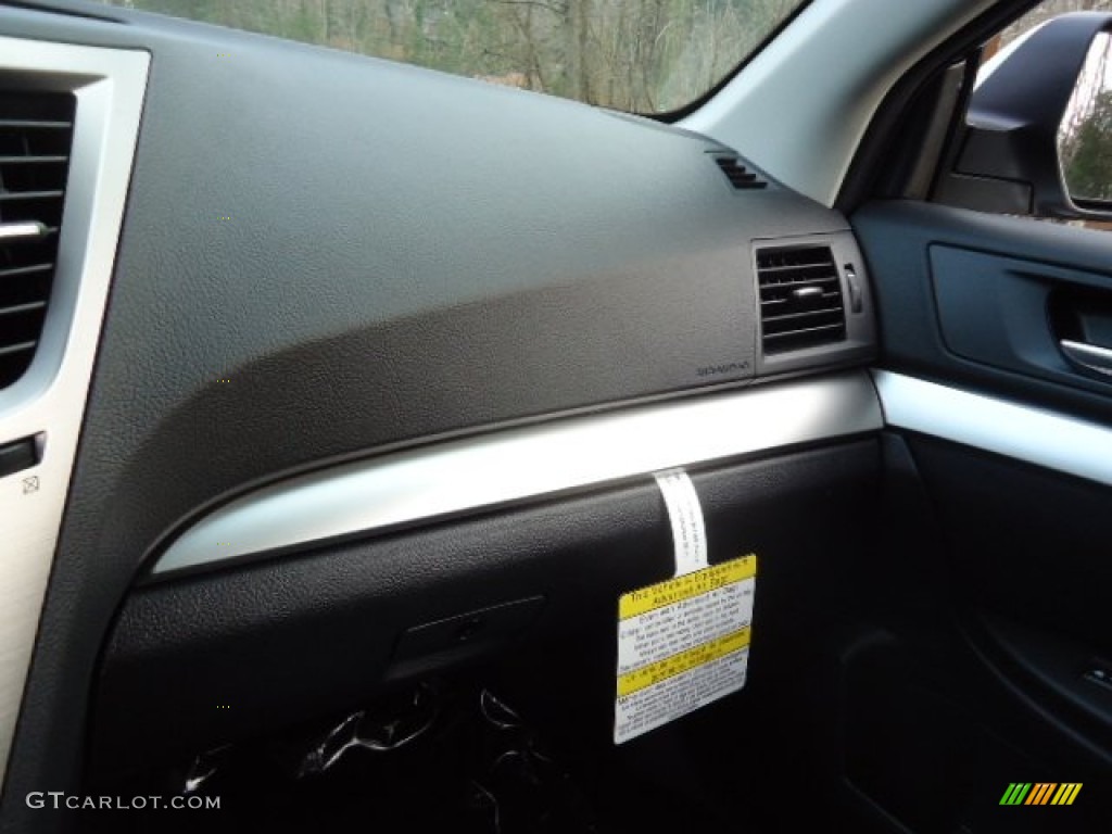 2012 Legacy 2.5i Premium - Ice Silver Metallic / Off Black photo #35