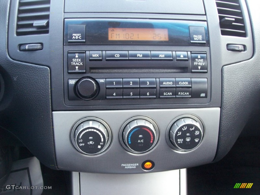 2005 Nissan Altima 3.5 SE Controls Photo #62233442