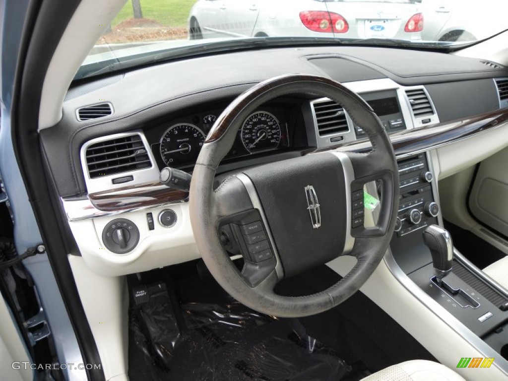 2009 Lincoln MKS Sedan Cashmere Dashboard Photo #62235424