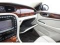 Ebony Black - XJ Vanden Plas Photo No. 40