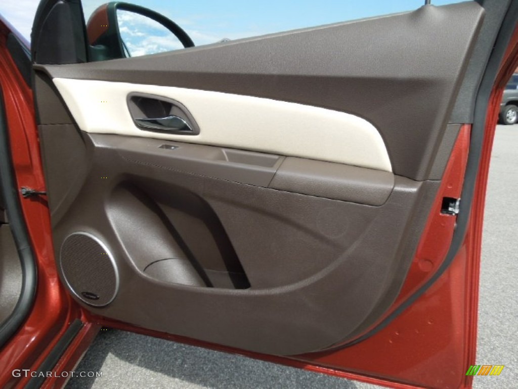 2012 Chevrolet Cruze LTZ/RS Cocoa/Light Neutral Door Panel Photo #62247871
