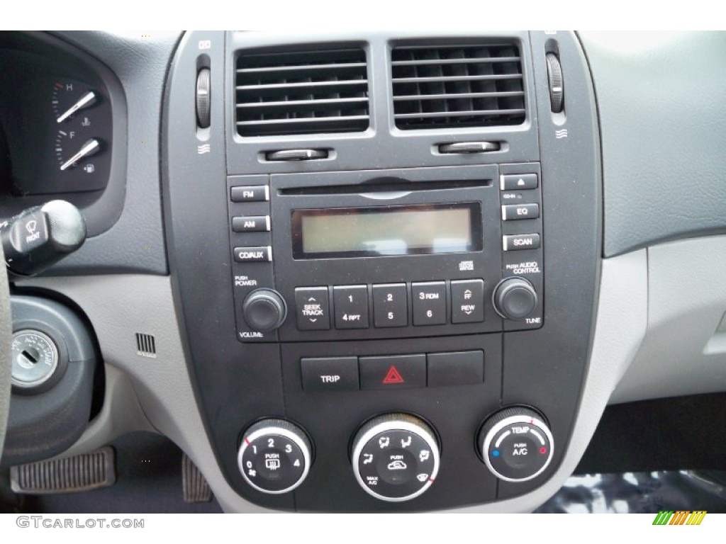 2009 Kia Spectra EX Sedan Controls Photo #62249383