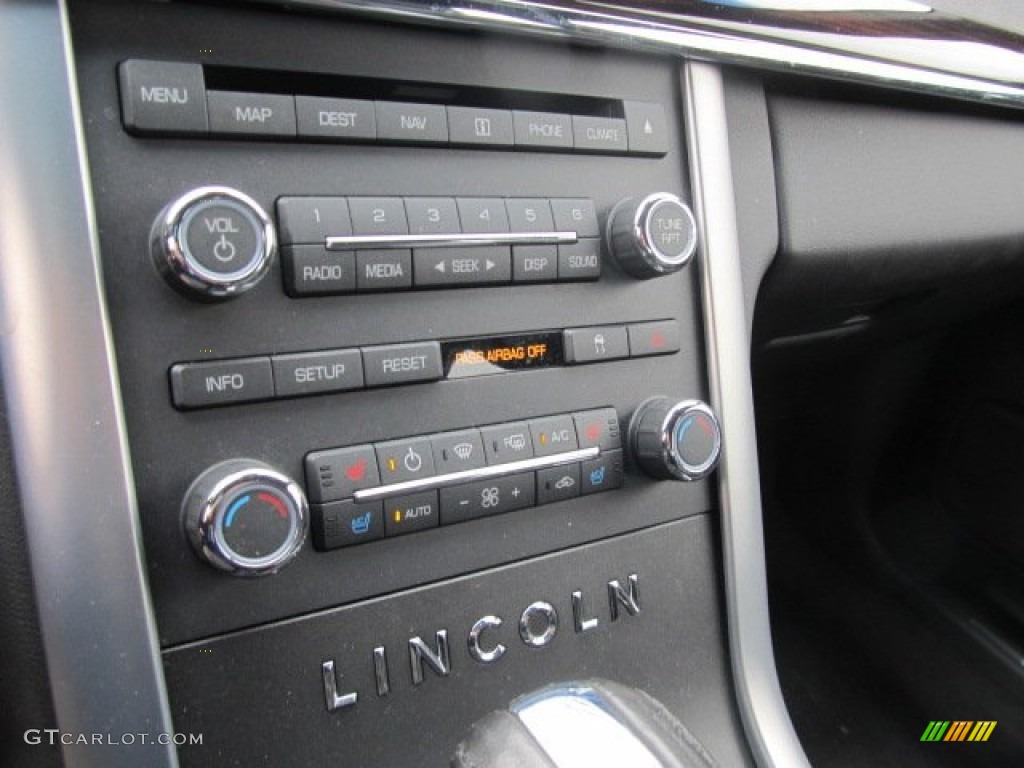 2010 Lincoln MKS AWD Controls Photo #62250716