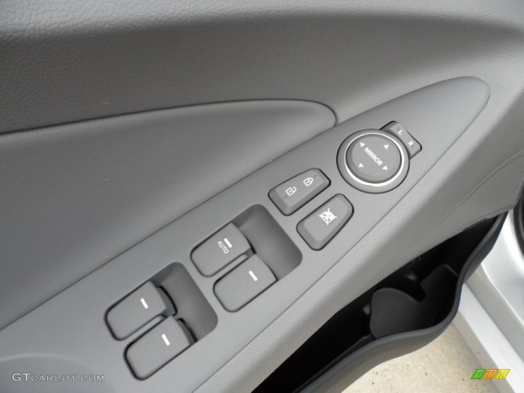 2012 Hyundai Sonata SE 2.0T Controls Photo #62253712