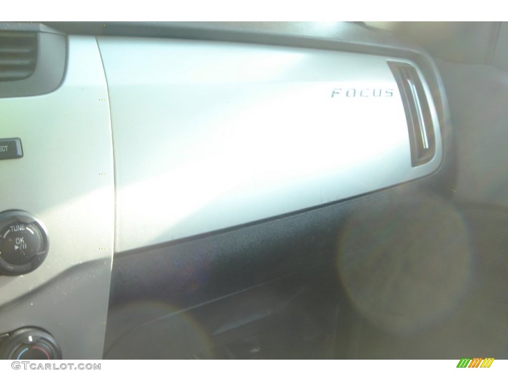 2008 Focus SE Coupe - Vapor Silver Metallic / Charcoal Black photo #24