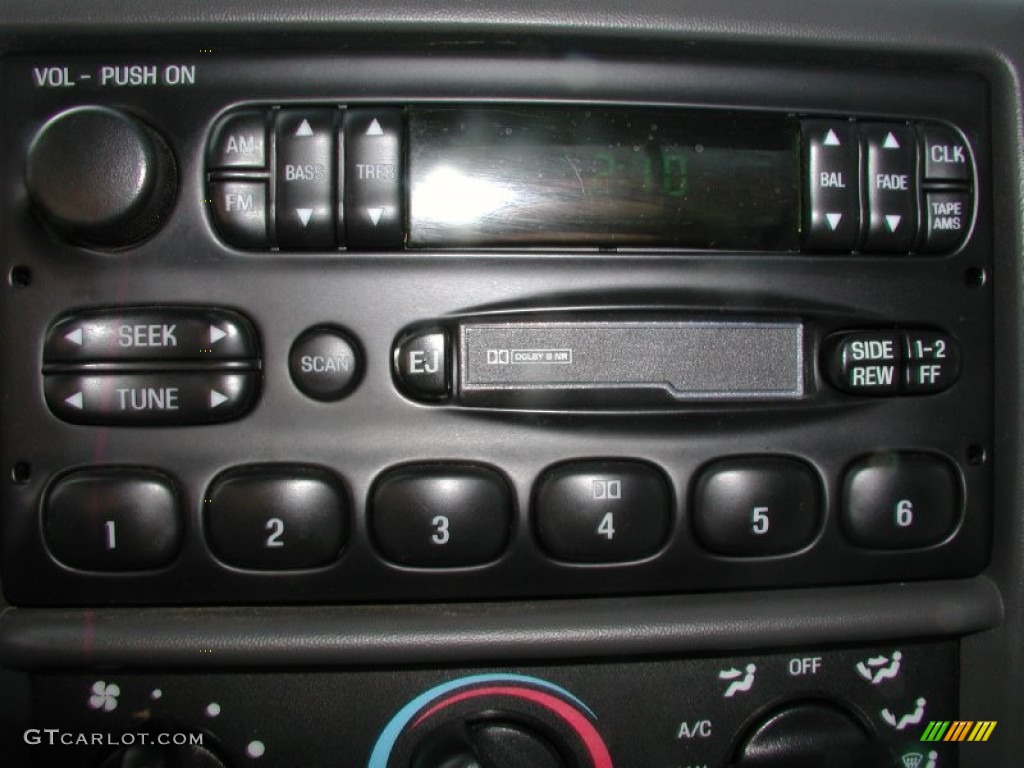 2002 Ford F250 Super Duty XL Regular Cab 4x4 Audio System Photo #62256554