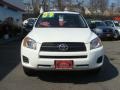 Super White - RAV4 4WD Photo No. 2