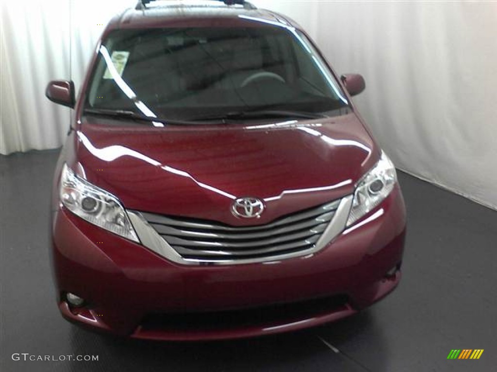 2012 Sienna XLE - Salsa Red Pearl / Light Gray photo #2