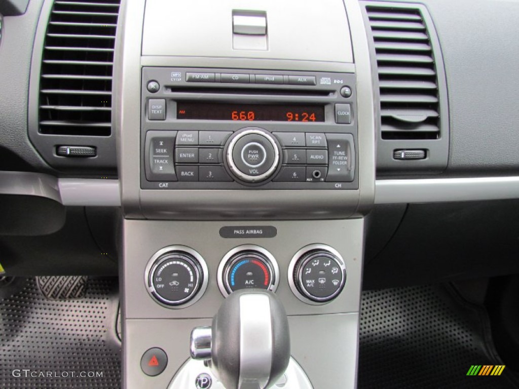 2010 Nissan Sentra 2.0 SR Controls Photo #62271460