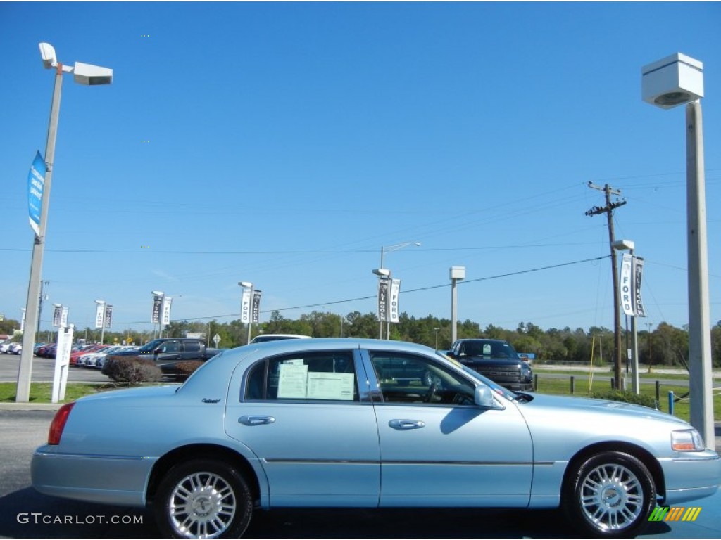 Light Ice Blue Metallic 2011 Lincoln Town Car Signature Limited Exterior Photo #62271983